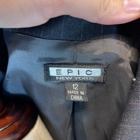 Epic New York 2 Button Charcoal Pinstriped Blazer Size 12 - Picture 6 of 8